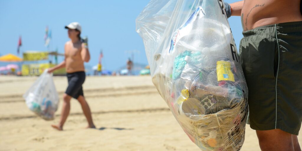 praia-do-rio-vermelho-recebe-mutirao-de-limpeza-no-domingo