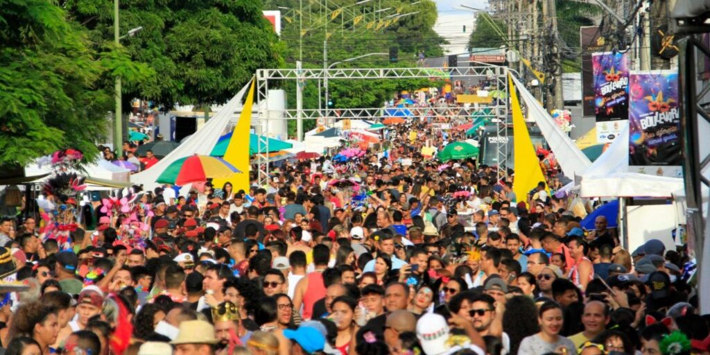 blocos-tradicionais-atraem-os-folioes-em-manaus