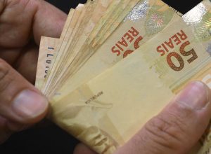numero-de-superendividados-no-brasil-cresceu 75%-em-cinco-anos,-diz-bc