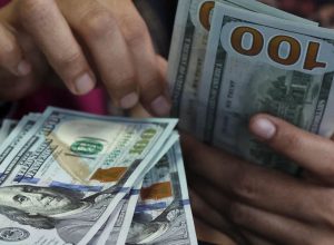 dolar-cai-quase-1%,-e-ibovespa-recua-apos-tombo-eleitoral