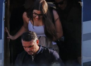 flavio-bolsonaro-desembarca-nos-eua-com-a-familia-apos-fugir-do-brasil