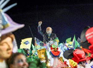 pge:-desfile-de-carnaval-sobre-lula-nao-foi-propaganda-antecipada